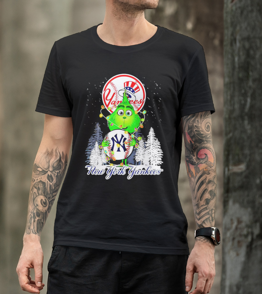 New York Yankees Grinch Christmas Hug With Baseball And Trees T-Shirt