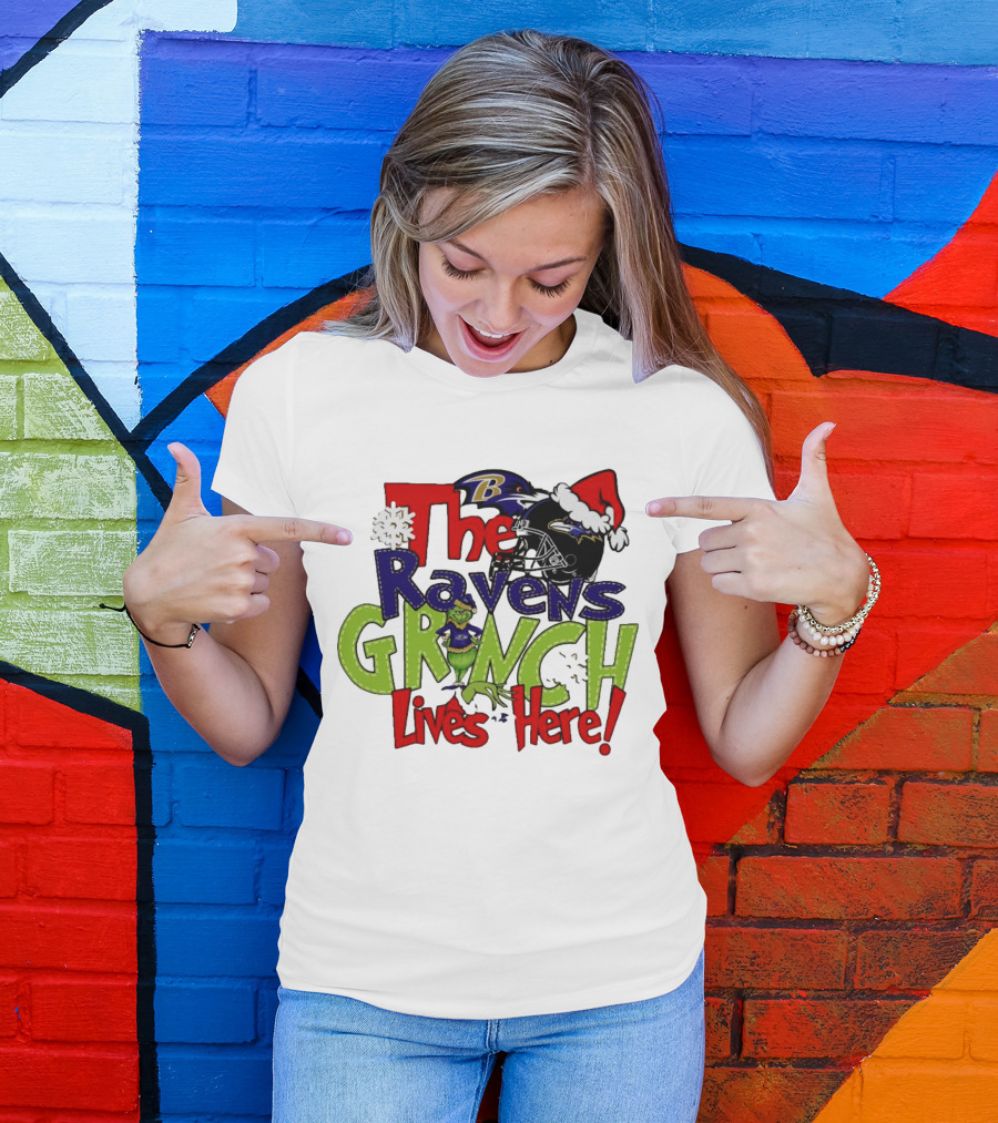 The Ravens Grinch Lives Here Christmas Ravens Logo Santa Hat T-Shirt