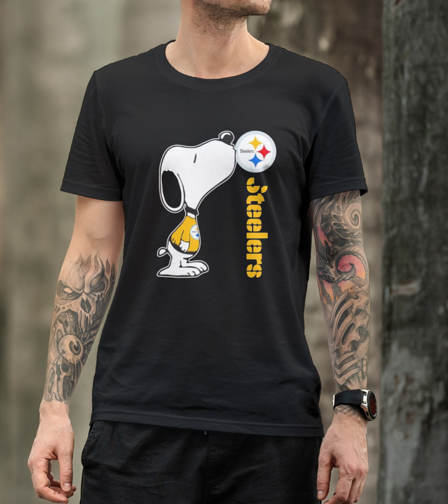 Snoopy Steelers Football Logo Kiss T-Shirt