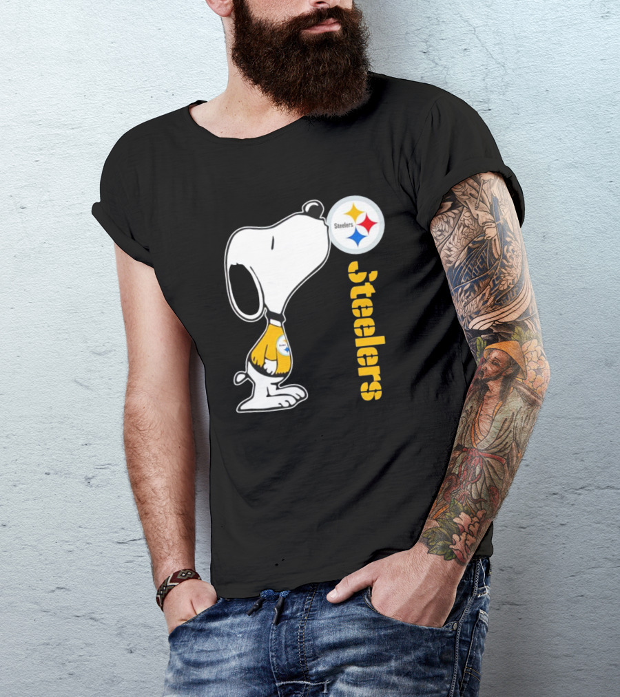 Snoopy Steelers Football Logo Kiss T-Shirt