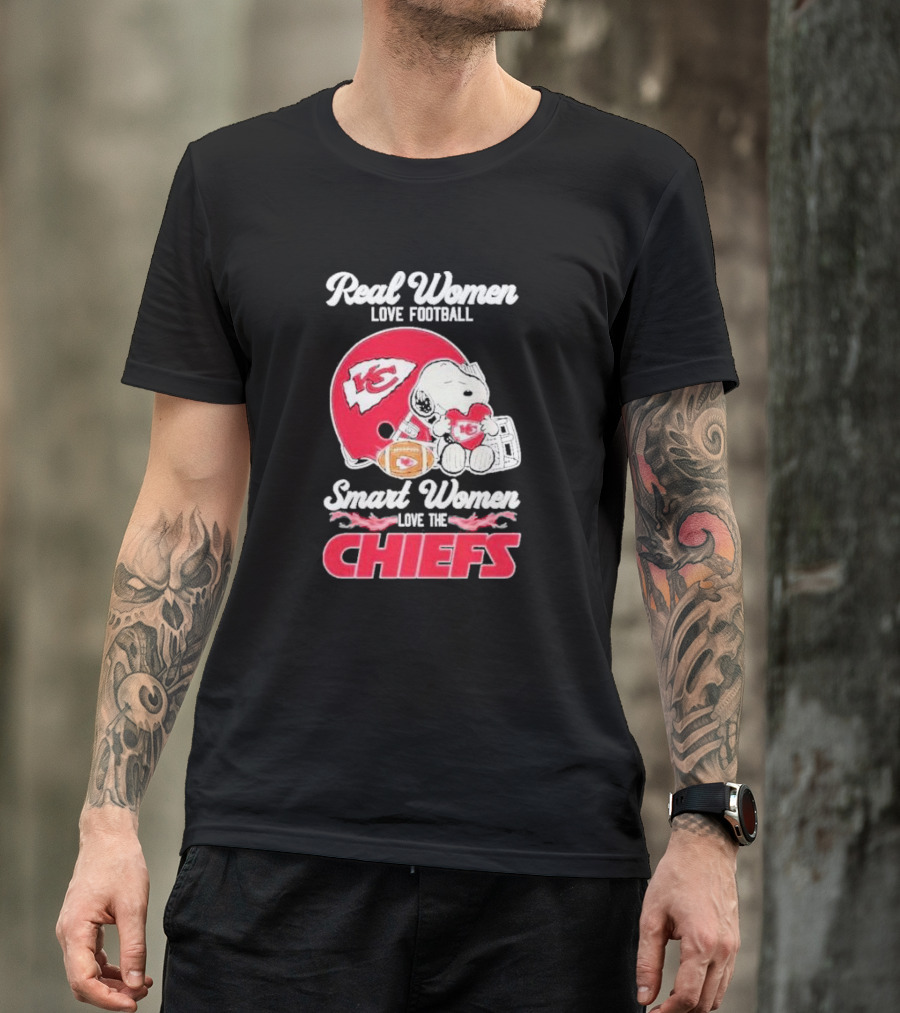 Real Women Love Football Smart Women Love The Kansas City Chiefs Snoopy Chiefs Love T-Shirt