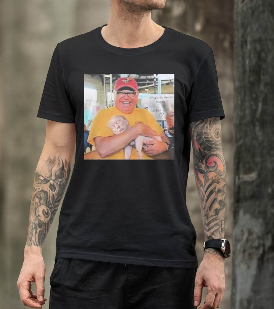 Tim Walz Holding Trump Piglet Piglets Were Born Litter Size 10 T-Shirt