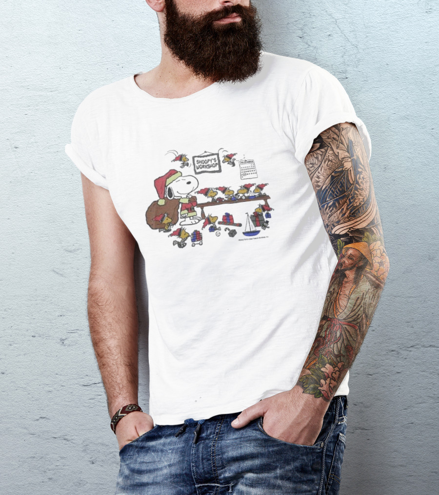 Snoopy's Workshop Peanuts Christmas Snoopy Santa Charlie Brown Woodstock Presents December Calendar T-Shirt