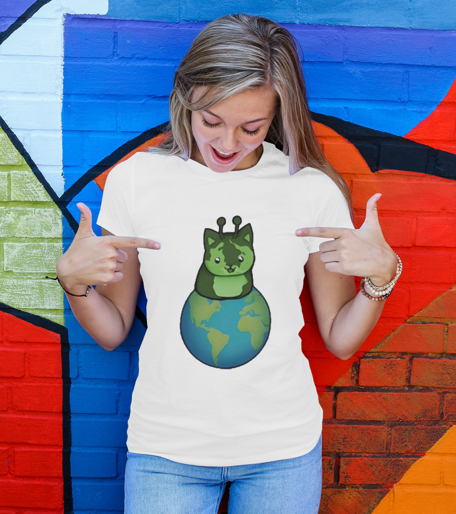 Alien Cat On Earth Biscuit Cult T-Shirt