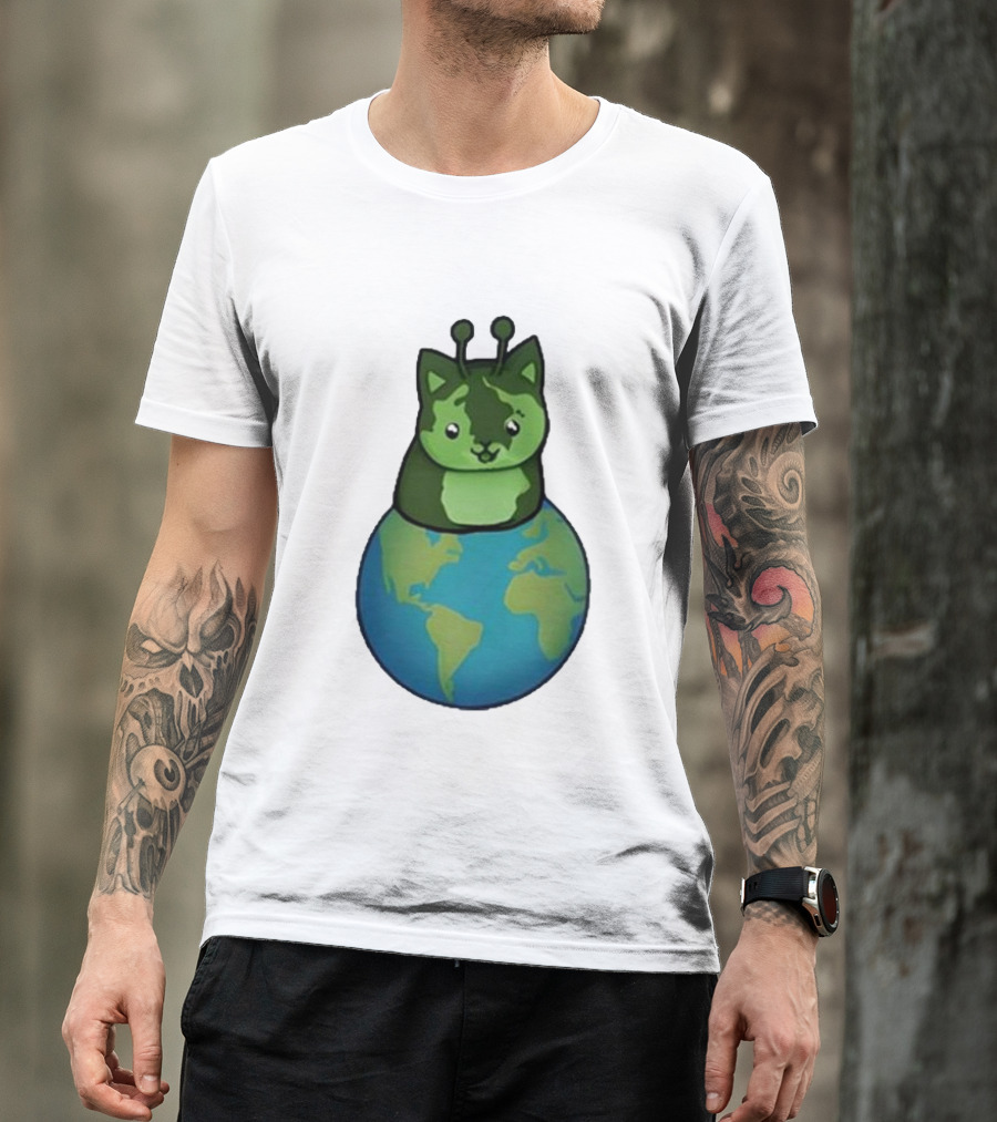 Alien Cat On Earth Biscuit Cult T-Shirt