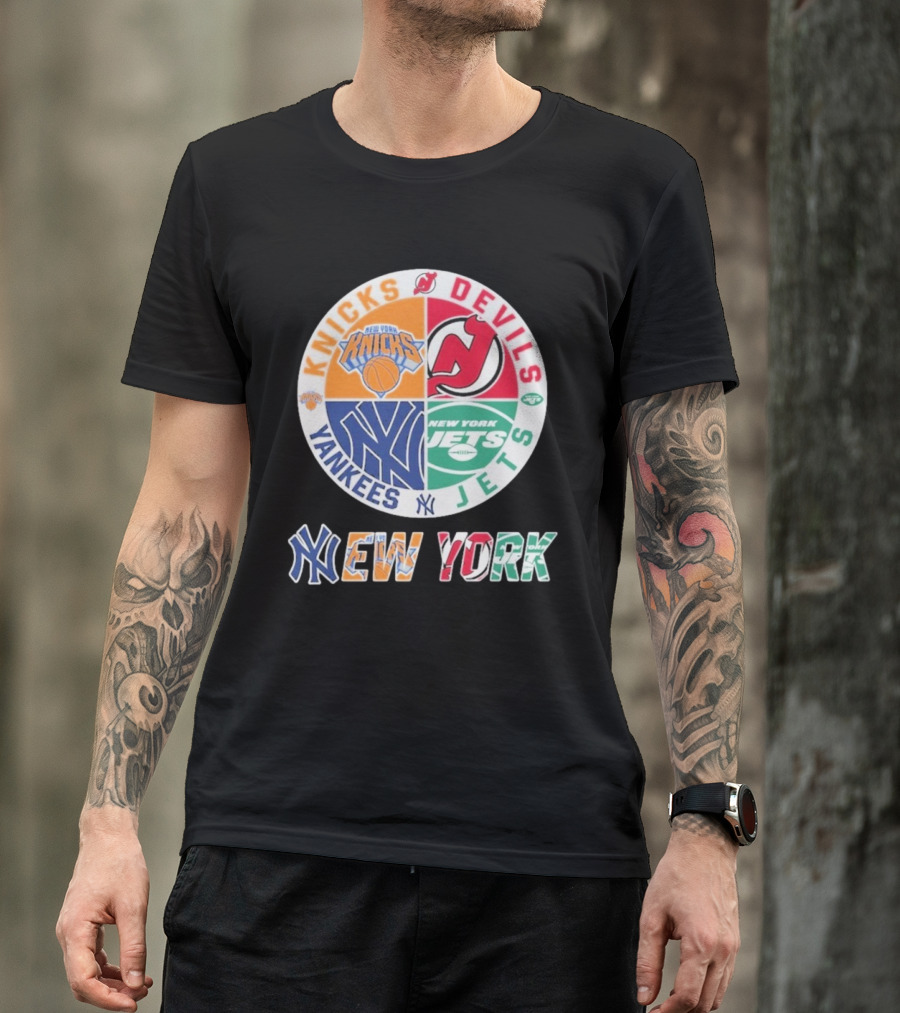 New York Knicks Yankees Jets Devils Circle New York T-Shirt