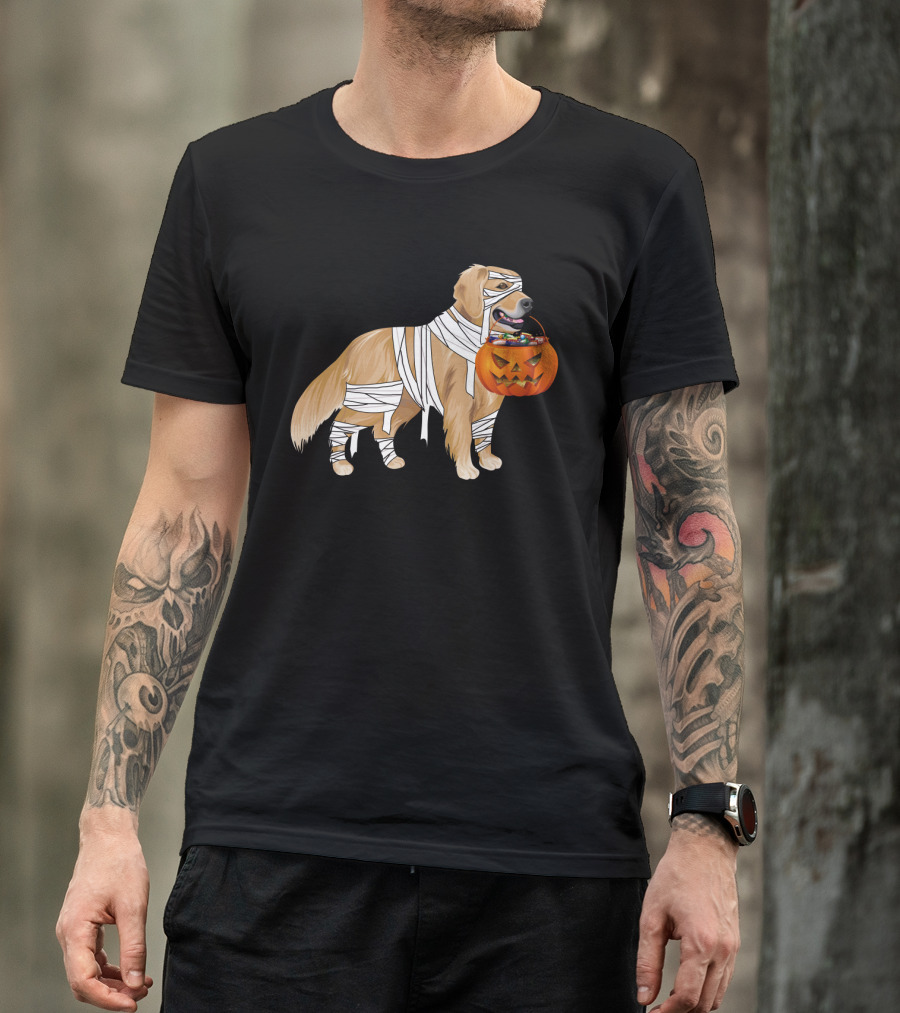 Golden Retriever Mummy With Halloween Pumpkin Basket T-Shirt