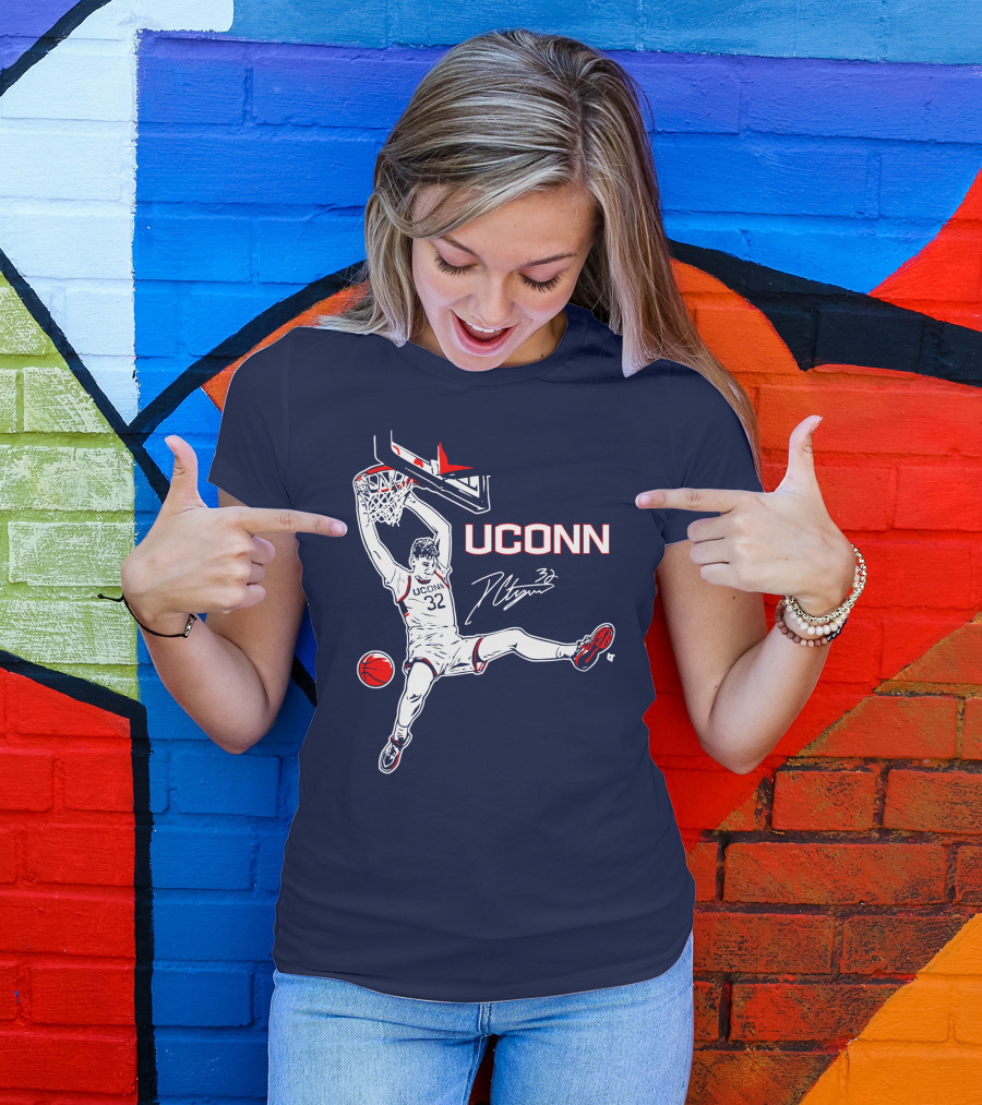 UConn Basketball Donovan Clingan Slam Dunk Signature 32 T-Shirt
