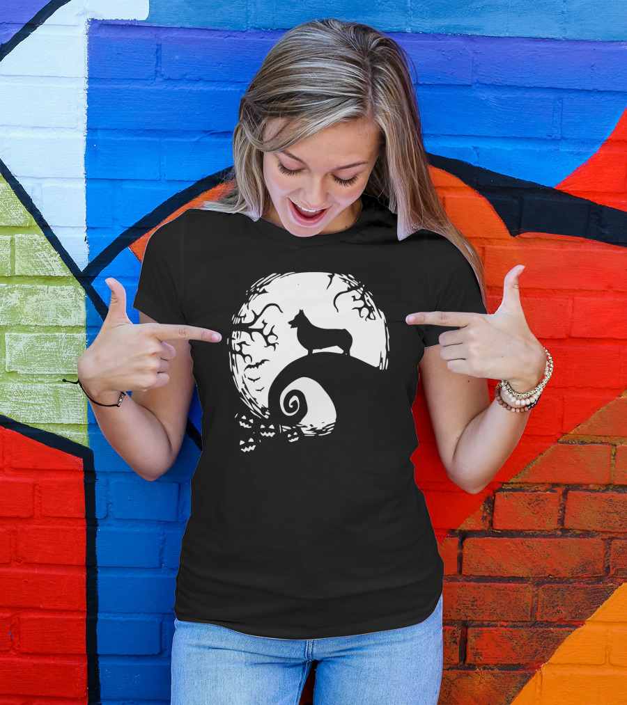Corgi Howls At Halloween Moon With Jack O'Lanterns T-Shirt