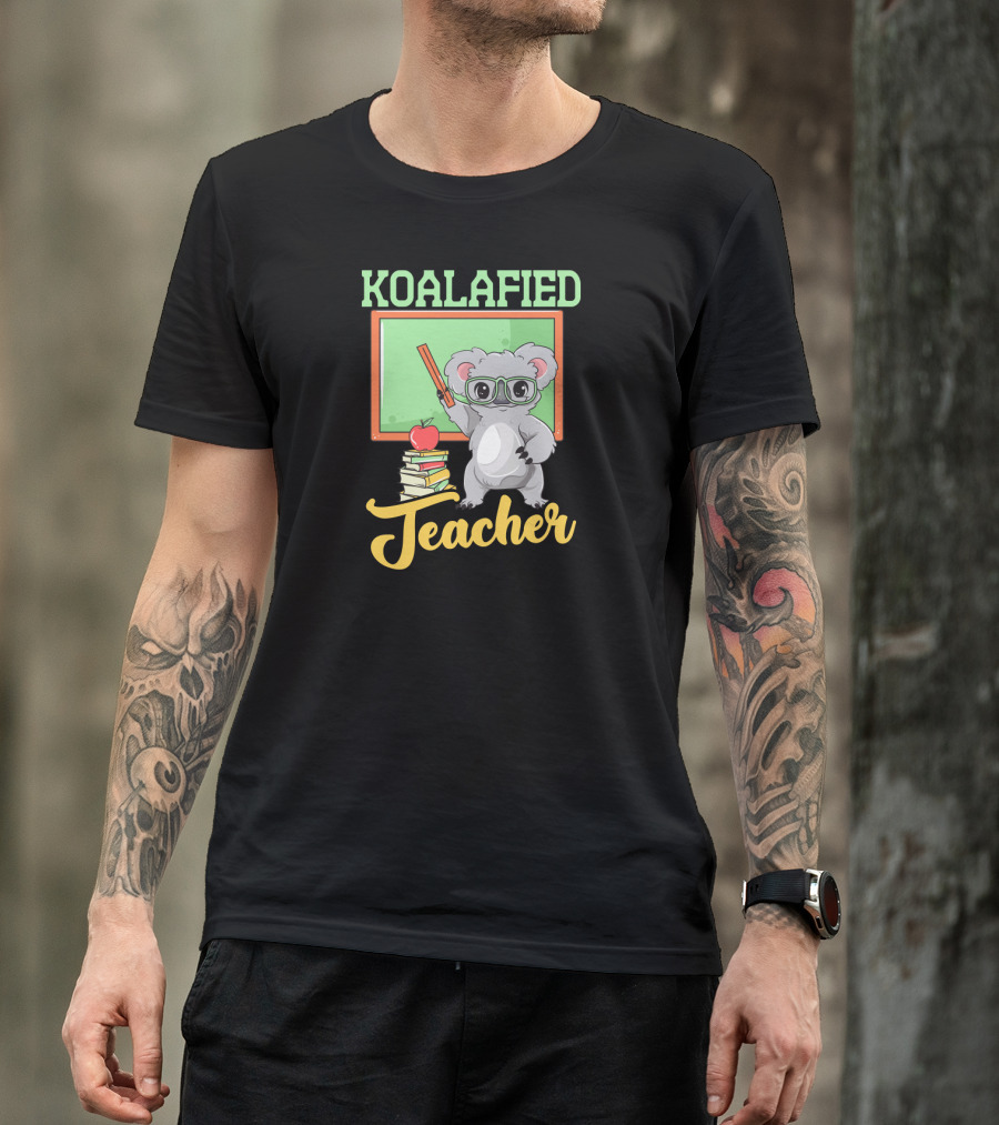 Koalafied Teacher Back To School Funny Koala Teacher Pun With Books And Blackboard T-Shirt