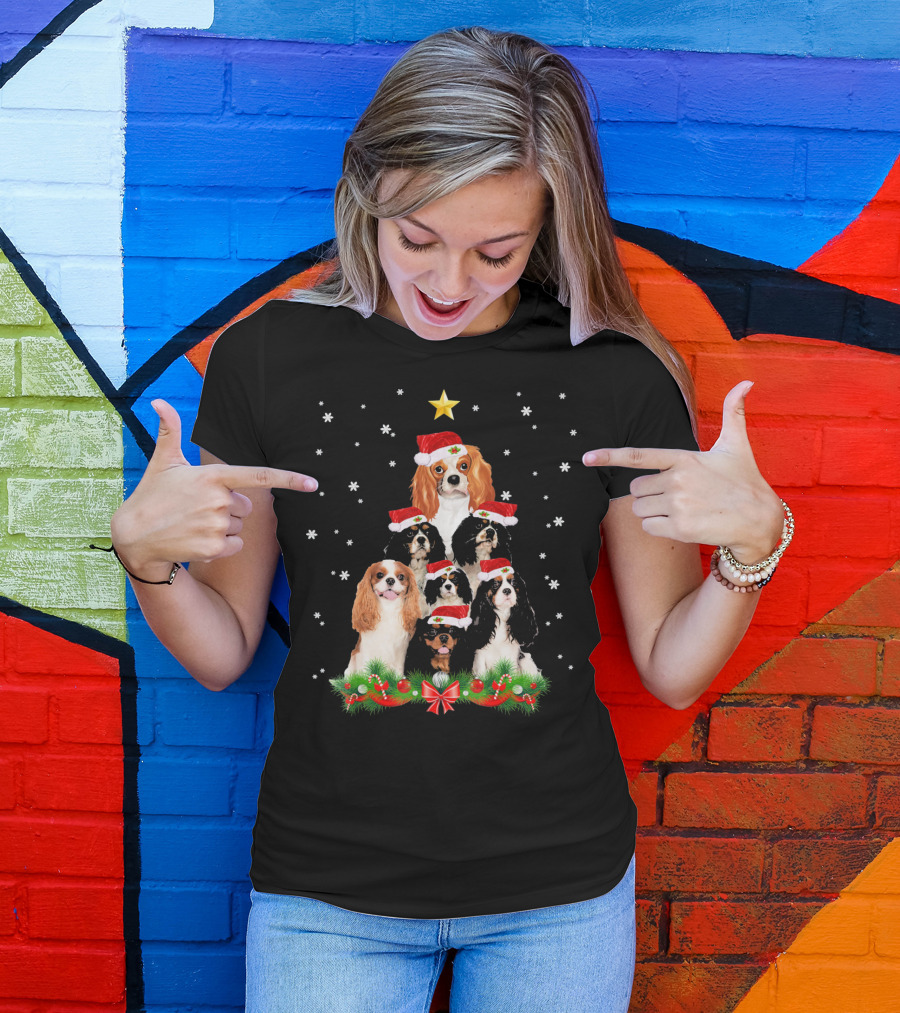 Cavalier King Christmas Tree With Santa Hat Dogs And Snowflakes T-Shirt