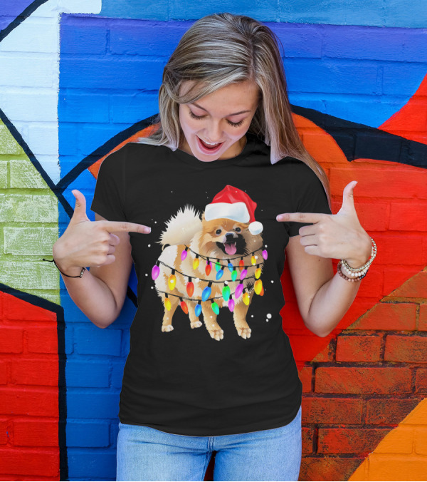 Pomeranian With Santa Hat And Colorful Christmas Lights T-Shirt