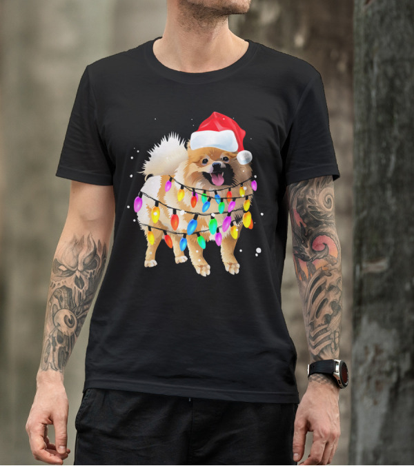 Pomeranian With Santa Hat And Colorful Christmas Lights T-Shirt