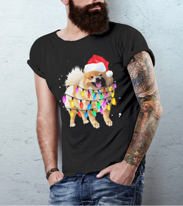 Pomeranian With Santa Hat And Colorful Christmas Lights T-Shirt