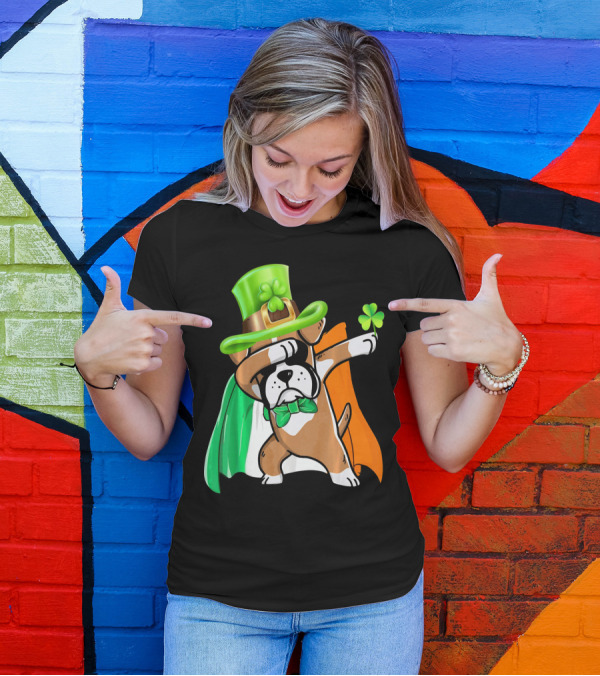 Lucky Boxer Dabbing With Irish Flag And Shamrock Hat T-Shirt
