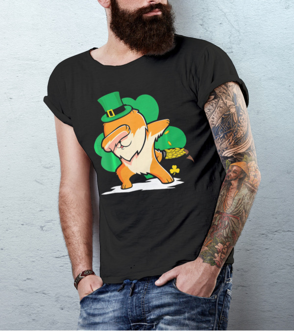 St Patrick's Day Dabbing Pomeranian With Leprechaun Hat And Shamrock T-Shirt