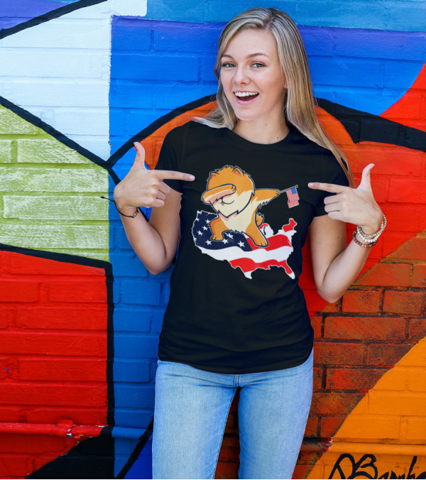 Funny Dabbing Pomeranian Holding American Flag On USA Map T-Shirt