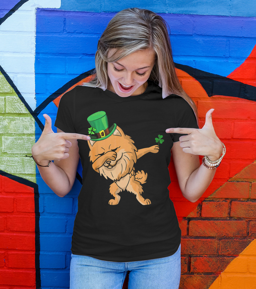 St Patricks Dabbing Pomeranian Leprechaun With Shamrock T-Shirt