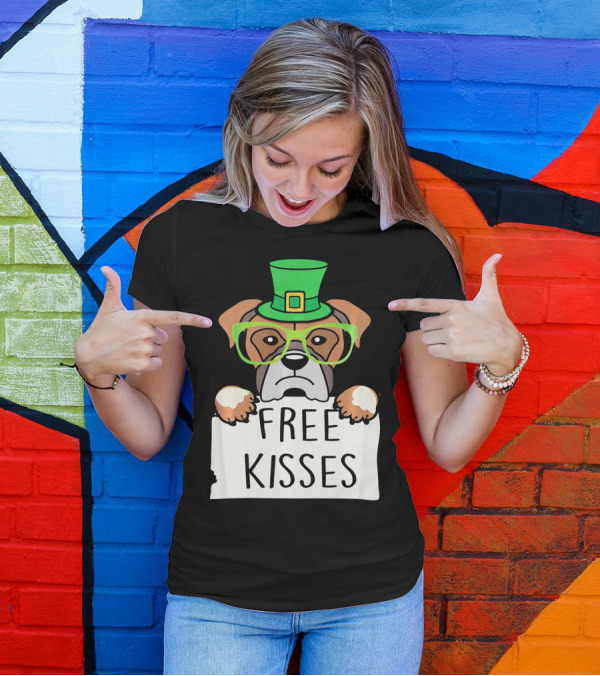 Free Kisses Boxer Dog Leprechaun St Patrick Hat Green Glasses T-Shirt