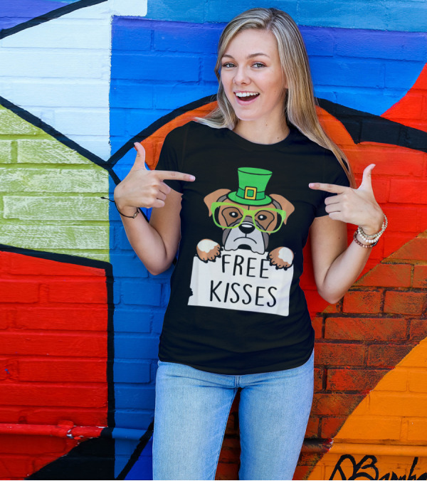 Free Kisses Boxer Dog Leprechaun St Patrick Hat Green Glasses T-Shirt