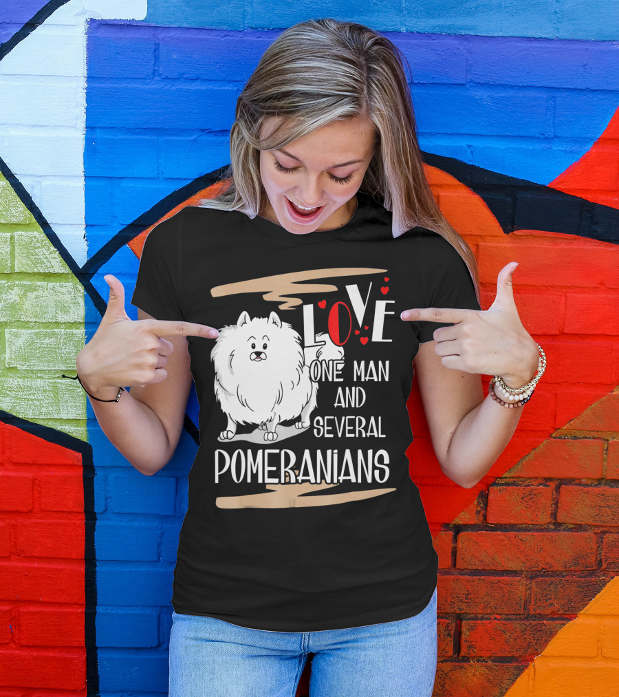 LOVE One Man And Several Pomeranians Pets Lovers T-Shirt