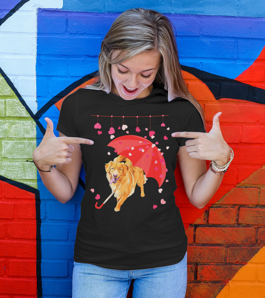 Golden Retriever With Umbrella And Falling Hearts Valentin T-Shirt