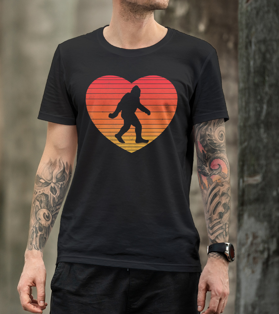 I Heart Bigfoot Sasquatch Funny Valentin Sunset T-Shirt