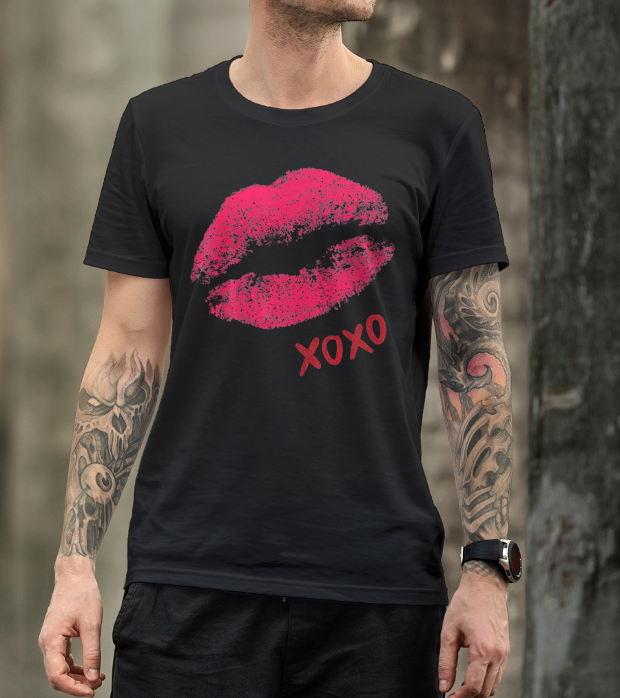 Kiss Lips Xoxo Valentine Day Fun Red Lips Xoxo T-Shirt