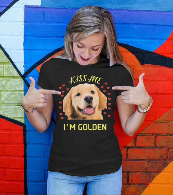 Kiss Me I'm Golden Golden Retriever Surrounded By Hearts T-Shirt