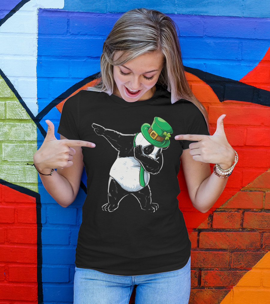 Dabbing Panda St Patricks Day Hat And Green Scarf T-Shirt