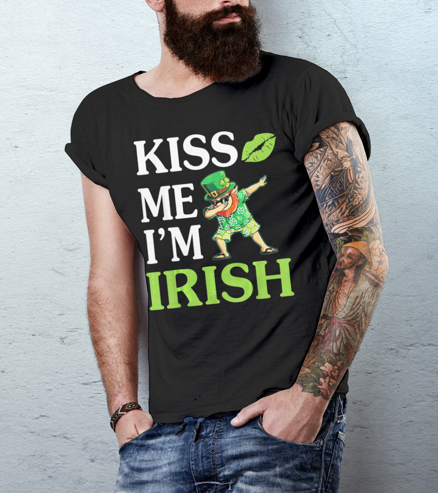 Kiss Me I'm Irish Leprechaun Dabbing Green Hat And Beard T-Shirt
