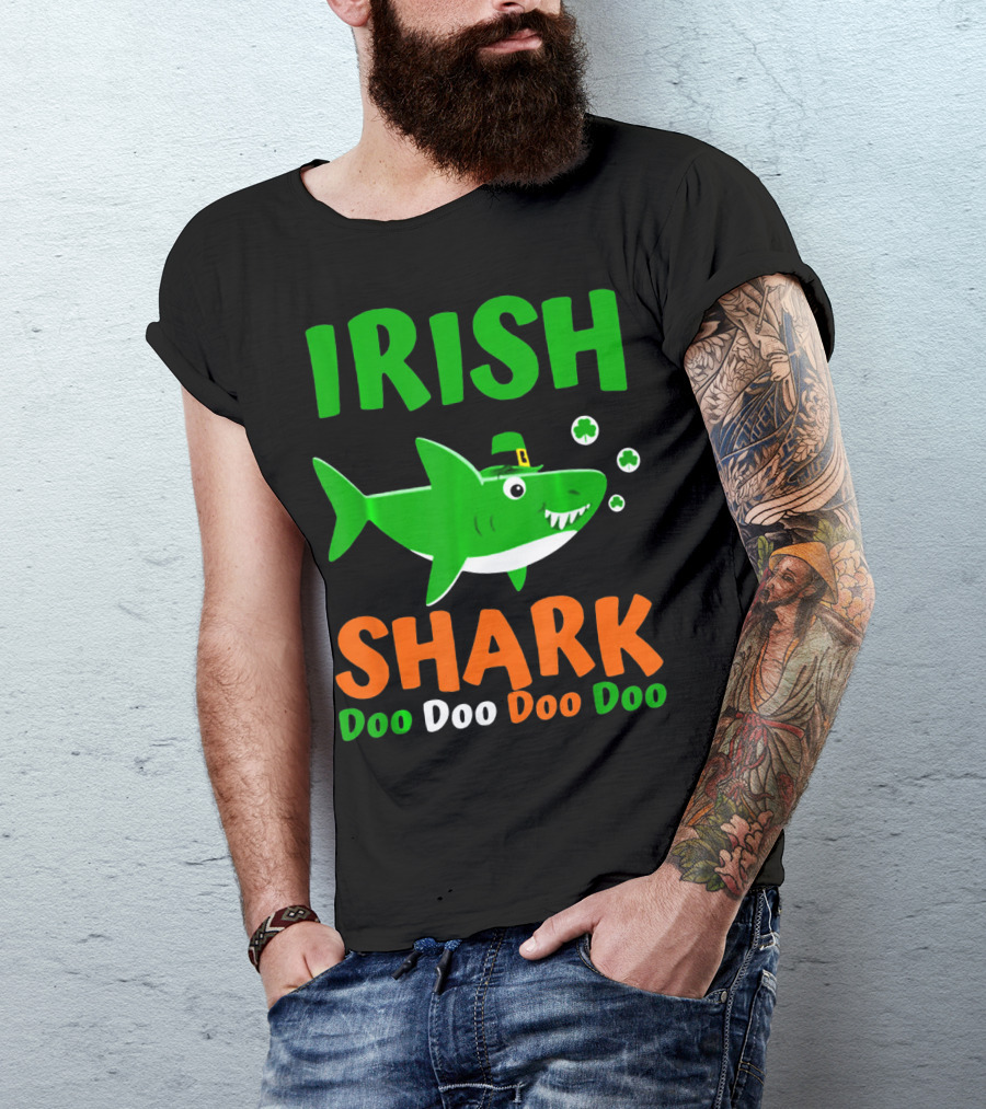 Irish Shark Doo Doo Doo Leprechaun Hat And Shamrocks T-Shirt