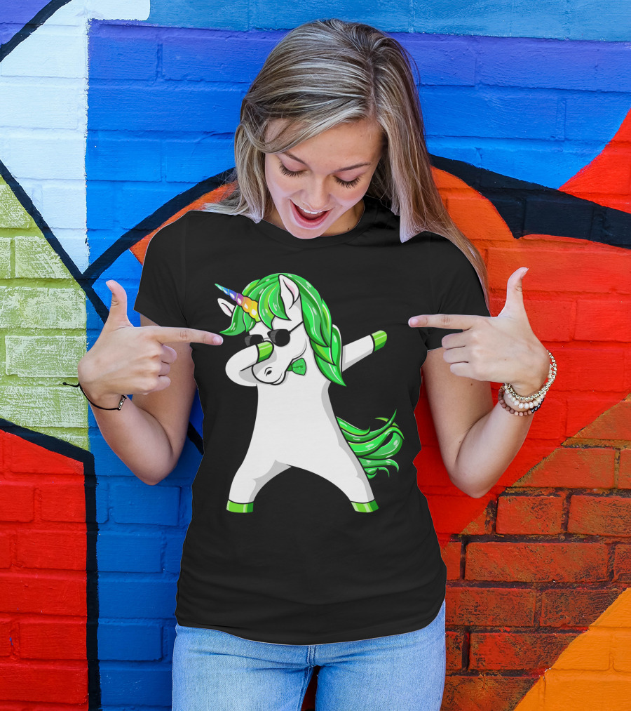 St Patricks Day Dabbing Green Unicorn T-Shirt