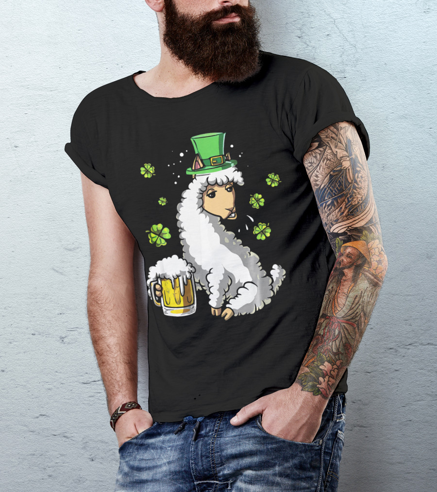 Leprechaun Llama Alpaca St Patrick's Day Beer Holding Clover Shamrock T-Shirt