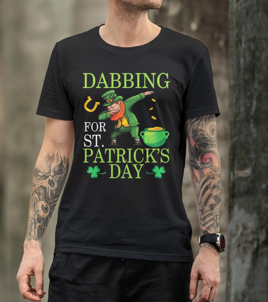 Dabbing Leprechaun Sprinkling Gold For St. Patrick's Day T-Shirt