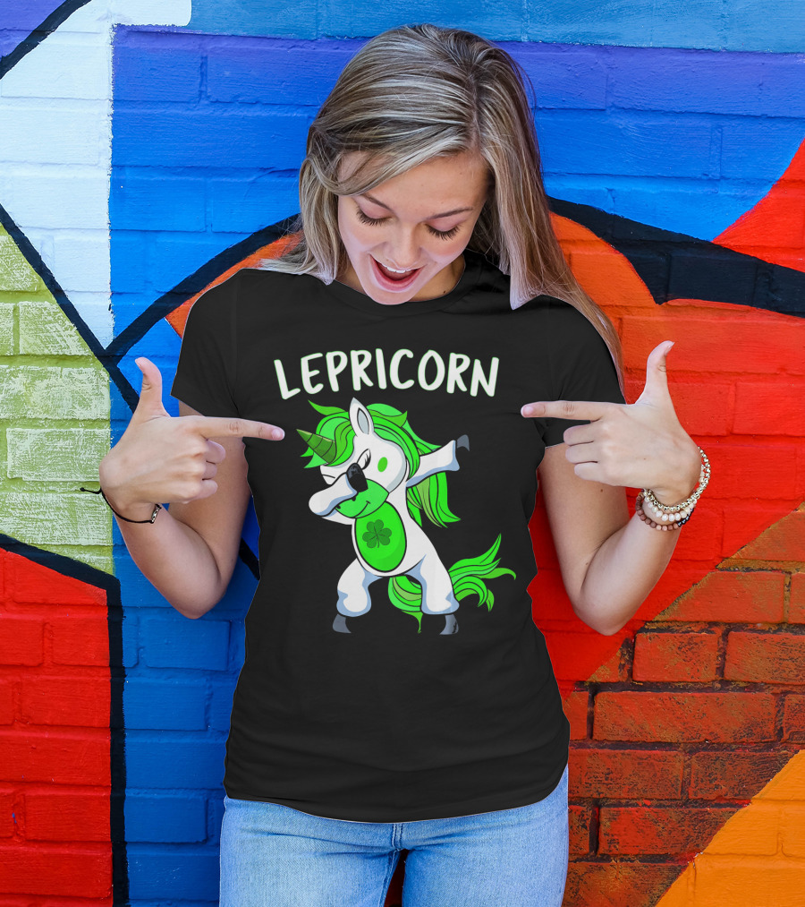 Lepricorn Dabbing Unicorn Leprechaun With Clover T-Shirt