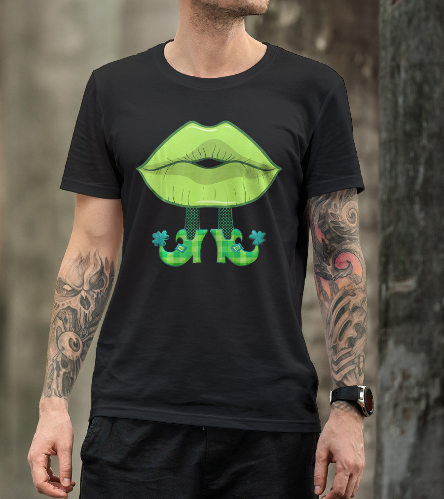 Kiss Lips Green Leprechaun Shoes Plaid Pattern St. Patrick's Day T-Shirt