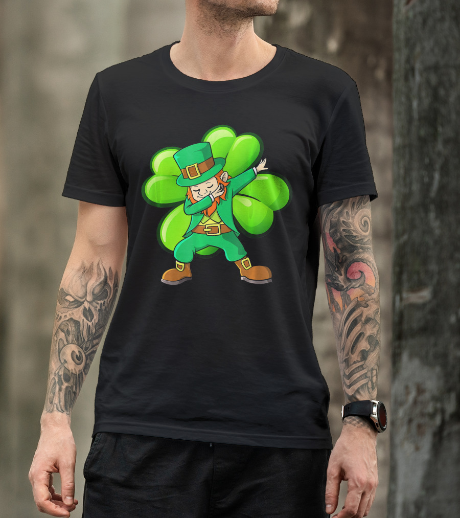 Cute Dabbing Leprechaun With Green Shamrock Background T-Shirt