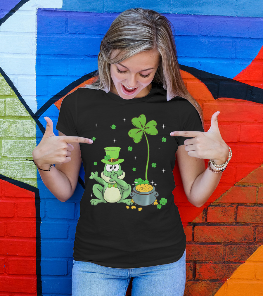 Shamrock Leprechaun Frog With Pot Of Gold And Clover Hat T-Shirt