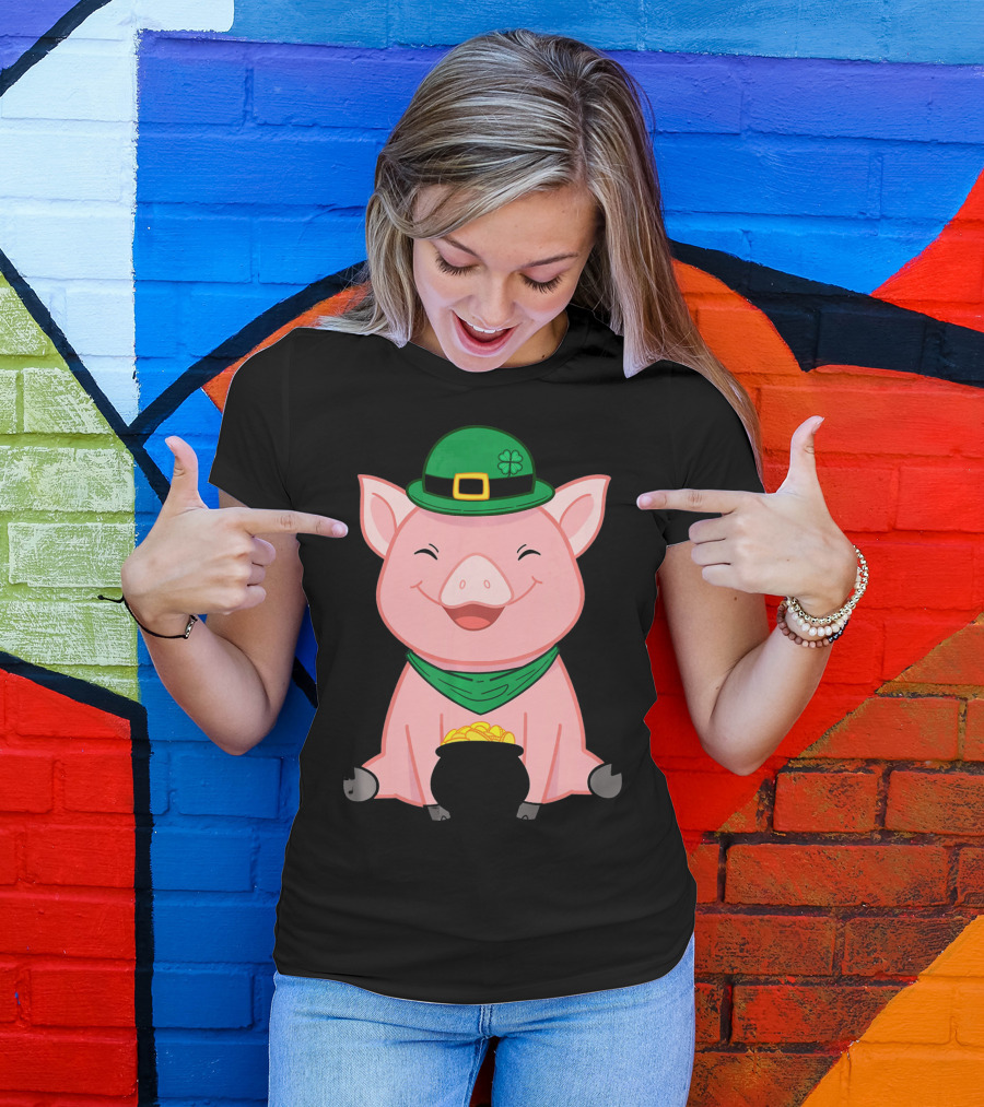 Cute Pig St. Patrick's Day Hat And Gold Pot T-Shirt
