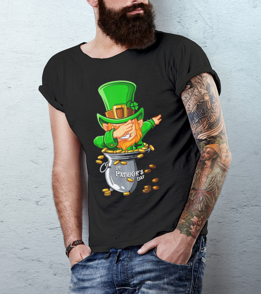 St Patrick's Day Dabbing Leprechaun With Pot Of Gold T-Shirt