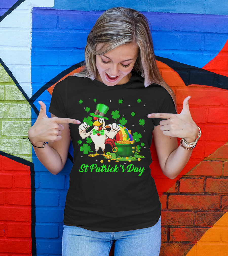 St Patrick's Day Leprechaun Chicken Shamrock Pot Of Gold T-Shirt