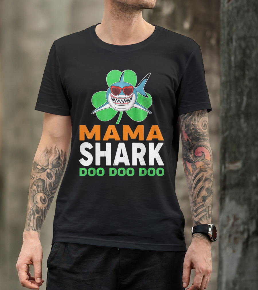 Mama Shark Doo Doo Doo St Patricks Day Shamrock T-Shirt