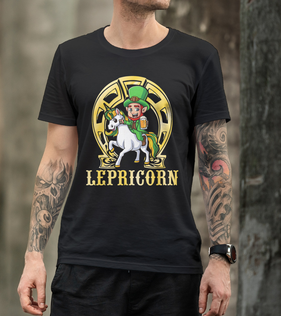 LEPRICORN Leprechaun Riding Unicorn Drinking Beer T-Shirt