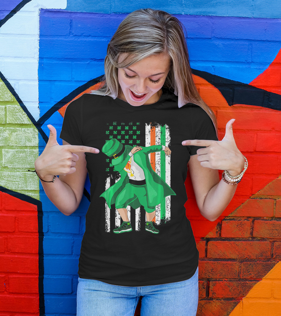 Dabbing Leprechaun With Shamrock And Irish American Flag Background T-Shirt