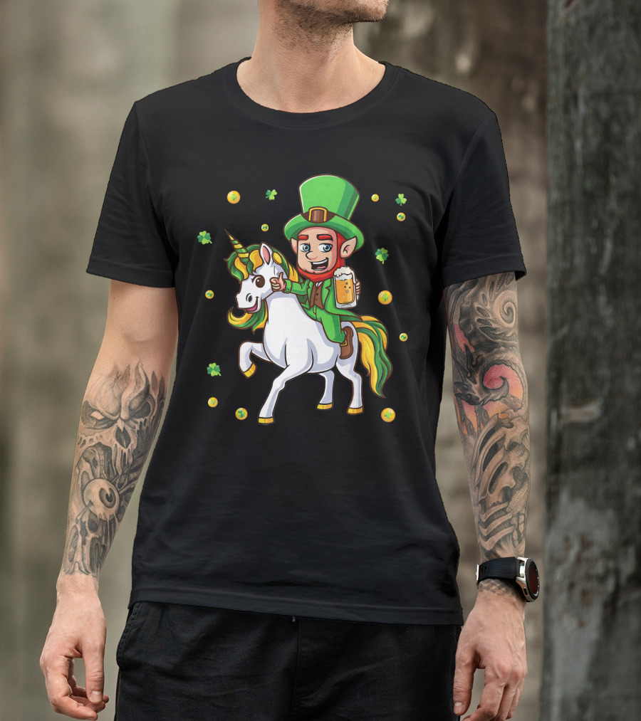 Leprechaun Drinking Beer With Unicorn Surrounded By Clovers And Coins T-Shirt