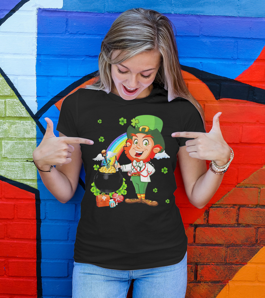 Lucky Medical Scrub Nurse Doctor Leprechaun With Pot Of Gold And Rainbow T-Shirt