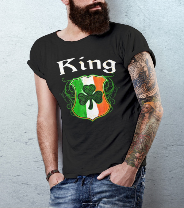King Surname Irish Shamrock Crest T-Shirt