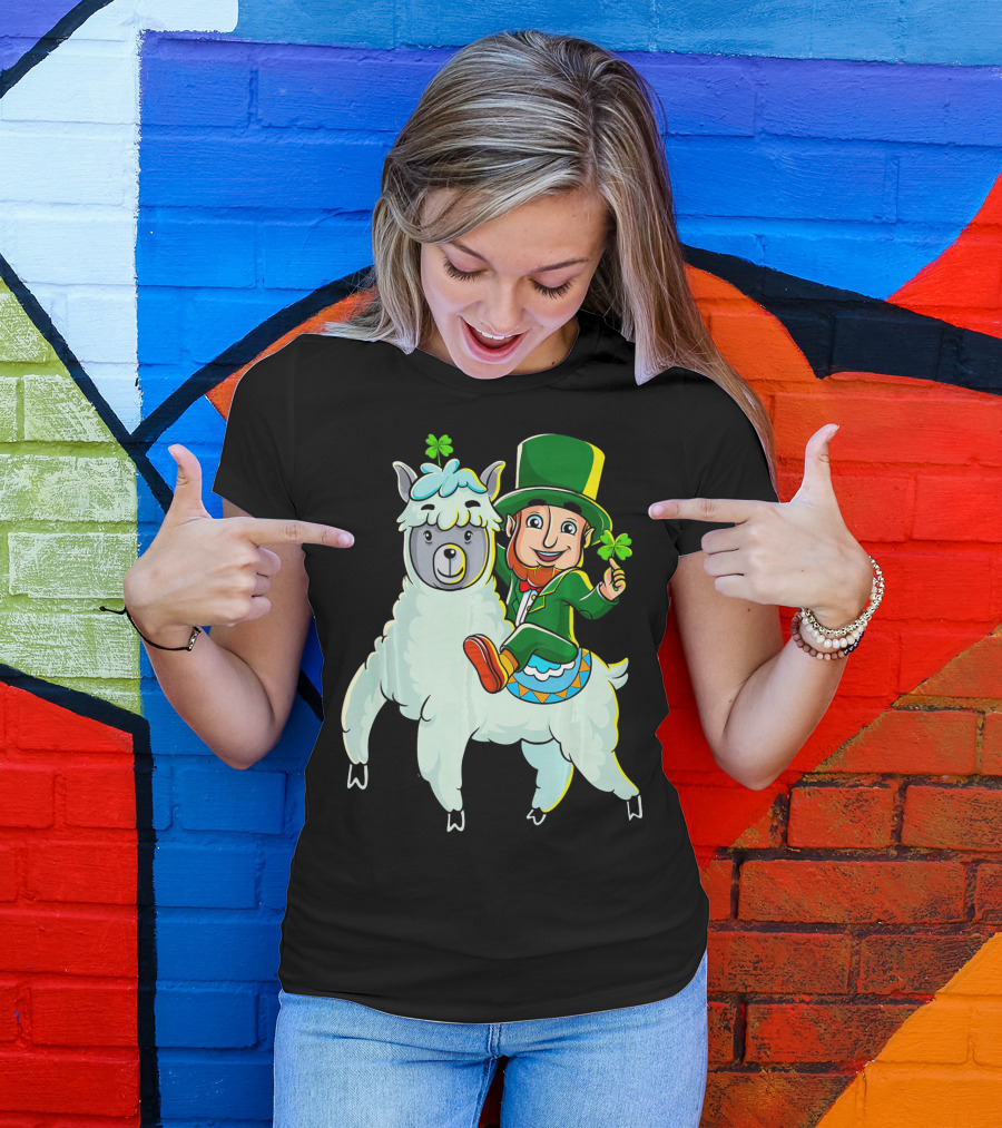 Leprechaun Riding Llama Clover Hat Green Suit Cartoon T-Shirt