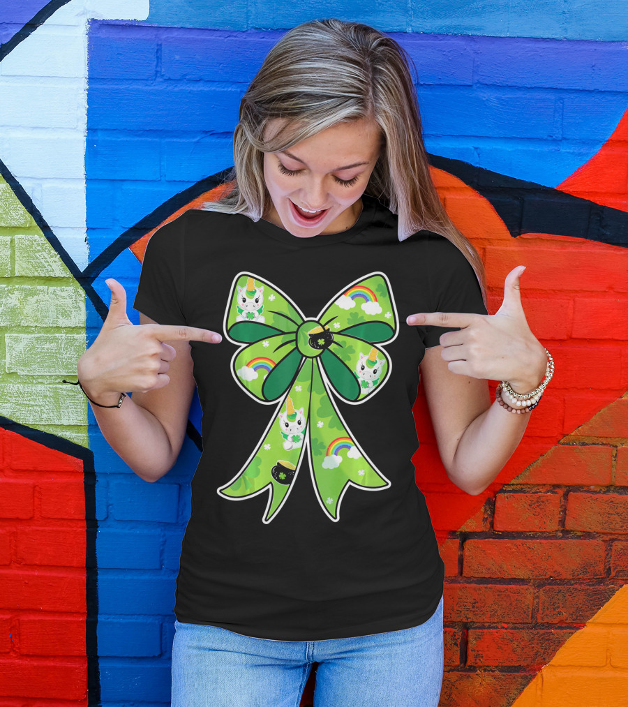 Girls St Patrick's Day Unicorn Bow With Rainbows And Shamrocks T-Shirt